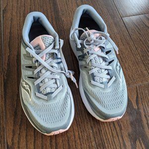 NWOT Saucony ISO Guide 2